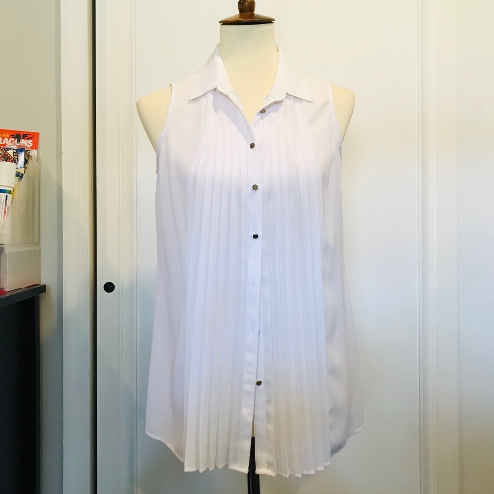 Banana Republic // Pleat Front Sleeveless Blouse